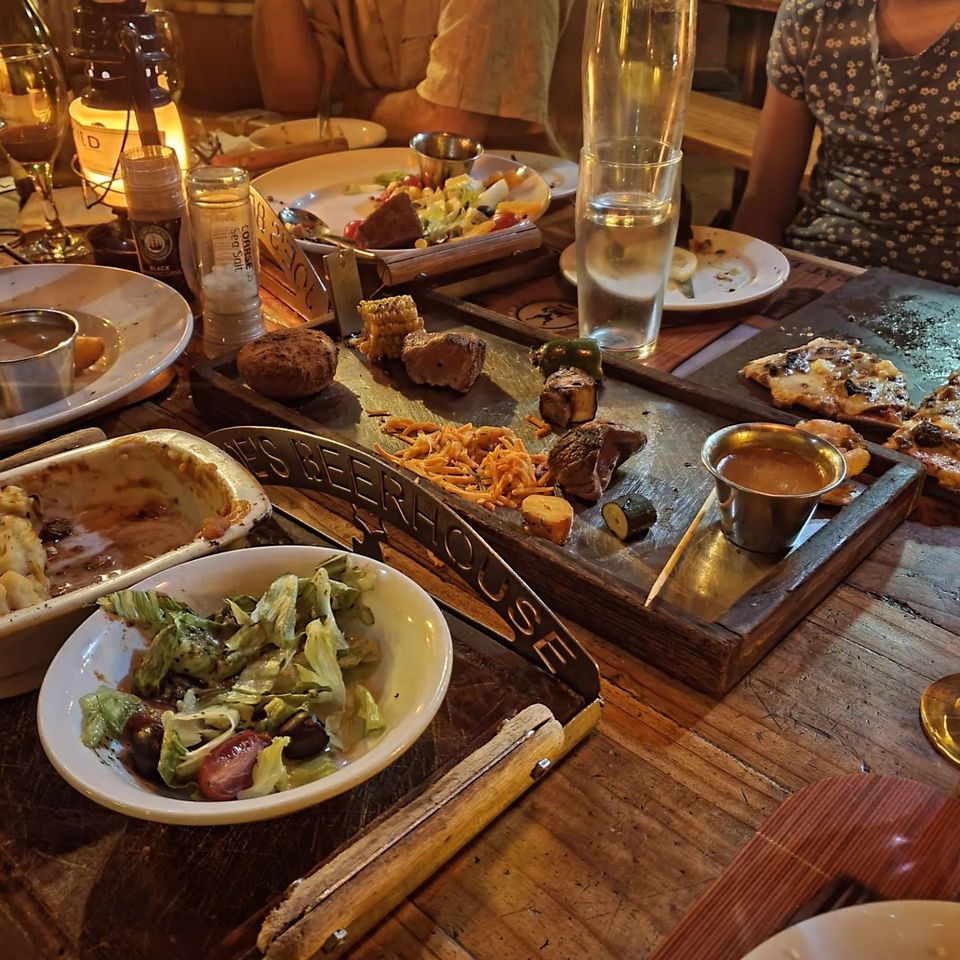 Thanks <a href="/ElodieBadaoui/">elodie badaoui</a> for the great pictures!
"🤎 Outing at the restaurant 🍷and a warm exchange with Mathias, the waiter."
Have safe travels and hope to see you again soon!
#joesbeerhouse #agreatescape #whywelovenamibia #thirstythursday