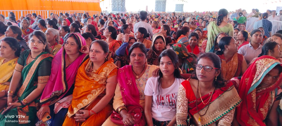 DayNulmFBD's tweet photo. माननीय मुख्यमंत्री जी के फर्रुखाबाद क्रिश्चियन फील्ड के कार्यक्रम में pm swanidhi yojna एवम समूह की महिलाएं कार्यक्रम में उपस्थित रहे https://t.co/tKNCSZwcbN