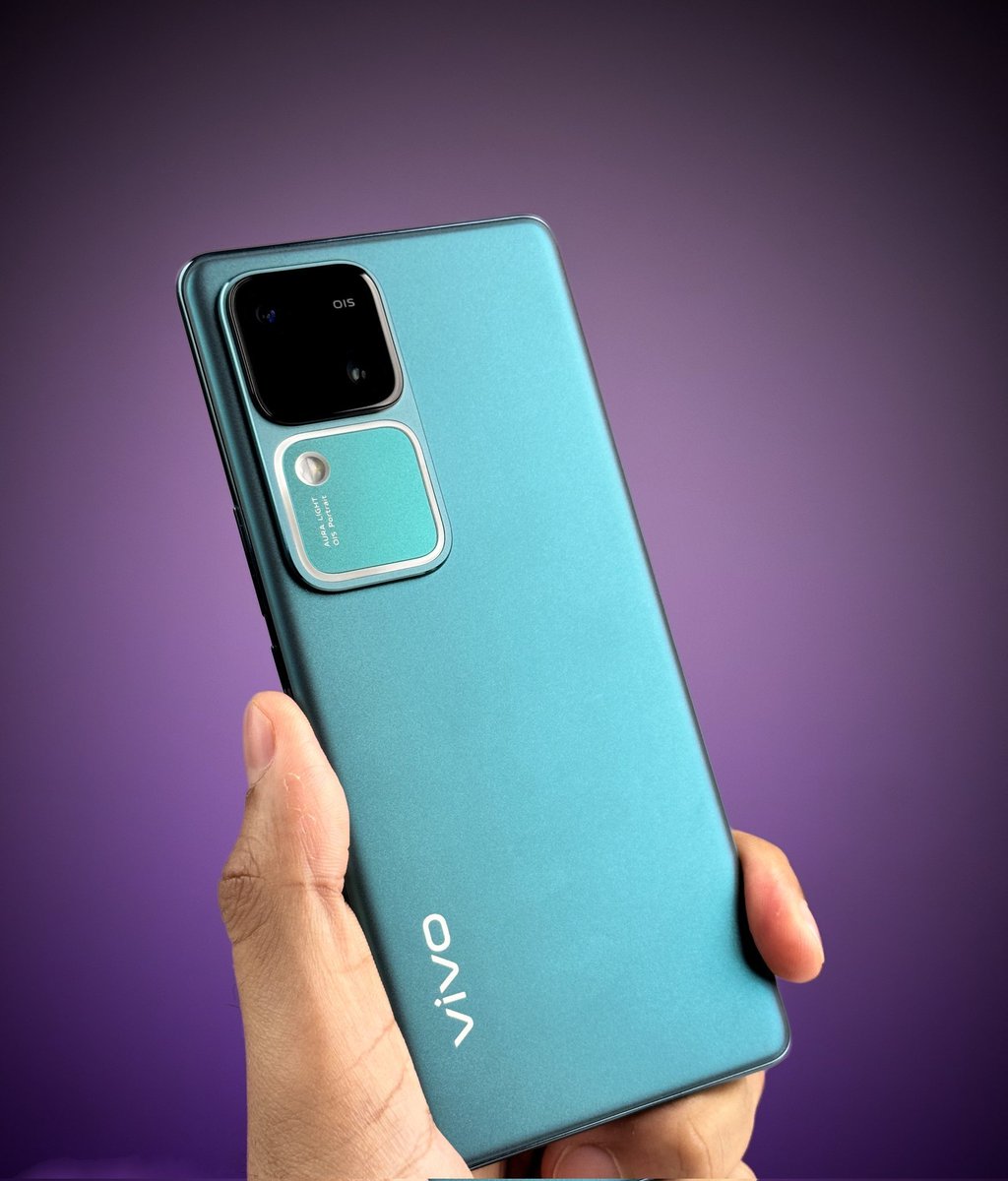stufflistings's tweet photo. 5 minutes to go for the vivo V30 series giveaway.
250 likes and we start 😍
#WinvivoV30series #PROtraits #vivoV30Series #DesignPro https://t.co/WGE4FfVrZc