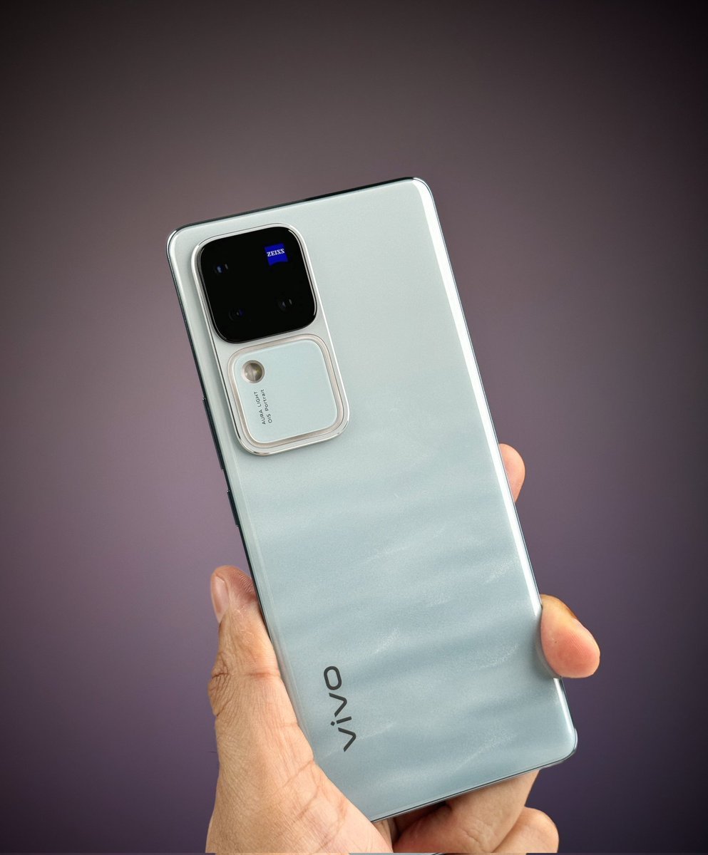 stufflistings's tweet photo. 5 minutes to go for the vivo V30 series giveaway.
250 likes and we start 😍
#WinvivoV30series #PROtraits #vivoV30Series #DesignPro https://t.co/WGE4FfVrZc