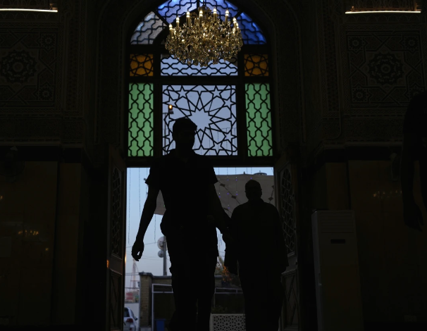 NewDelhiTimes's tweet photo. Muslims spot Ramadan crescent moon in Saudi Arabia, meaning month of fasting starts Monday for many
#Musilims #ramadan
https://t.co/TcUDkGLmby https://t.co/Spv1jTSFHE