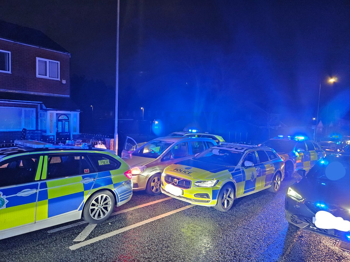MerPolTraffic's tweet photo. This stolen #Vauxhall Zafira was pursued in the St Helens area in the early hours of this morning. After it failed to stop for a Matrix disruption colleague, we were able to #StopStick it and box it to prevent the pursuit going further. 6 arrested for various offences. #Teamwork https://t.co/rDCeVT9pg8