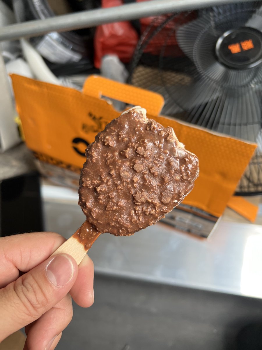 吃冰淇淋吗🙊🙊