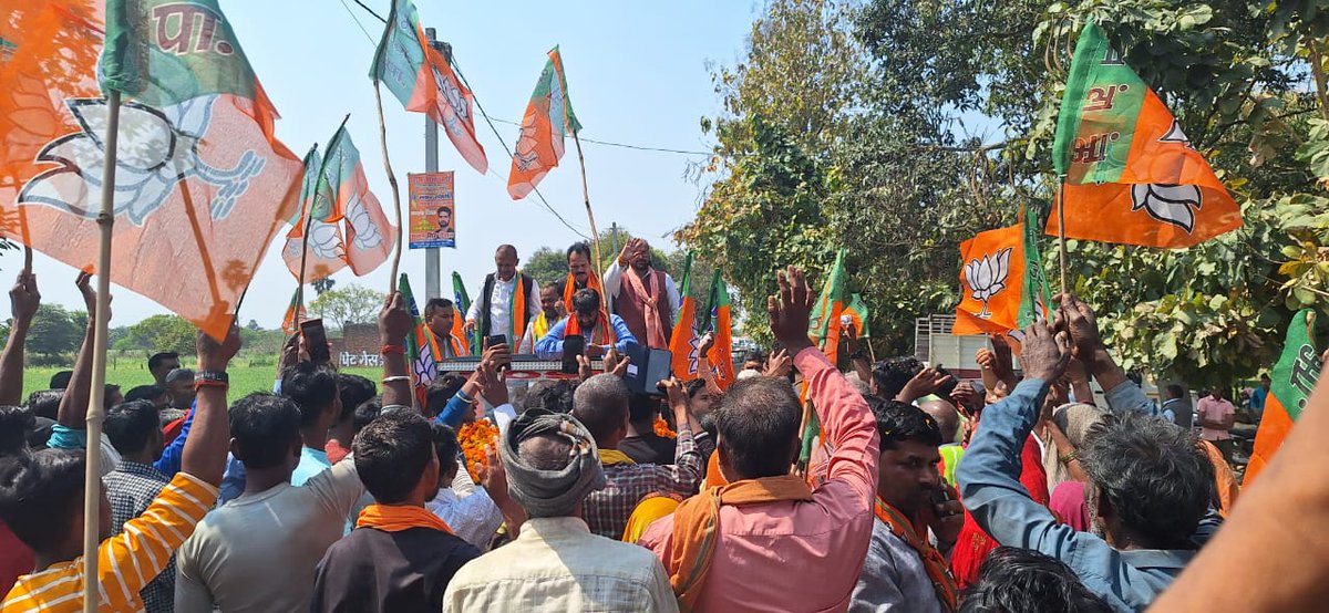 mp_kaushal's tweet photo. मोहनलालगंज लोकसभा क्षेत्र की सरोजनी नगर विधानसभा अंतर्गत "फिर एक बार मोदी सरकार ज़न आशीर्वाद यात्रा" का #गढ़ी_चुनौती में सैकड़ों कार्यकर्ताओं एवं जनमानस द्वारा अबकी बार 400 पर, फिर एक बार मोदी सरकार, हम हैं मोदी का परिवार के नारों के उद्घोष के साथ जोरदार स्वागत किया गया। https://t.co/ew4UvQYppy