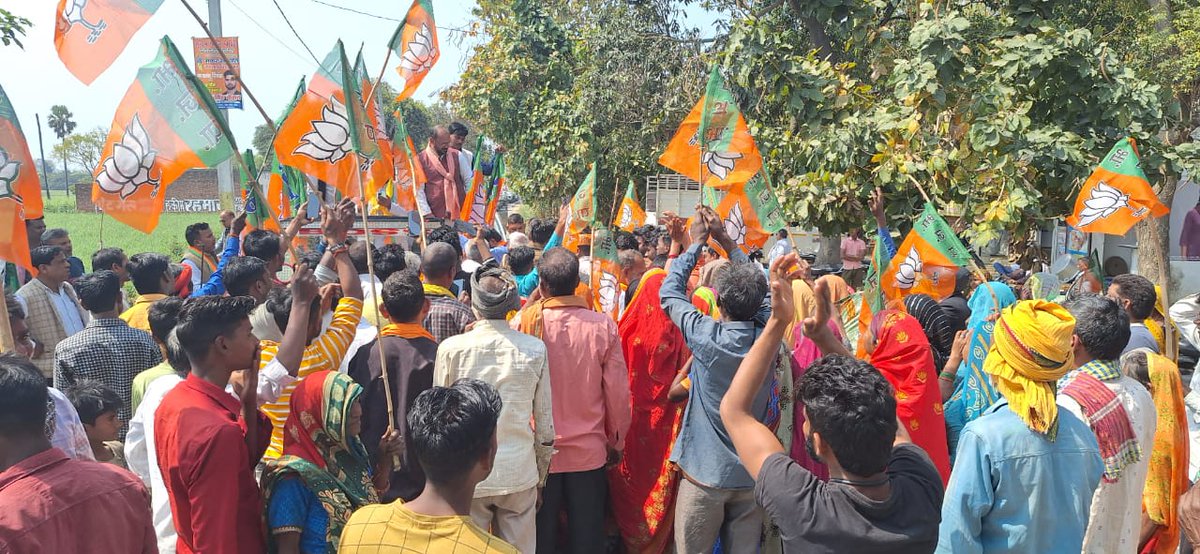 mp_kaushal's tweet photo. मोहनलालगंज लोकसभा क्षेत्र की सरोजनी नगर विधानसभा अंतर्गत "फिर एक बार मोदी सरकार ज़न आशीर्वाद यात्रा" का #गढ़ी_चुनौती में सैकड़ों कार्यकर्ताओं एवं जनमानस द्वारा अबकी बार 400 पर, फिर एक बार मोदी सरकार, हम हैं मोदी का परिवार के नारों के उद्घोष के साथ जोरदार स्वागत किया गया। https://t.co/ew4UvQYppy