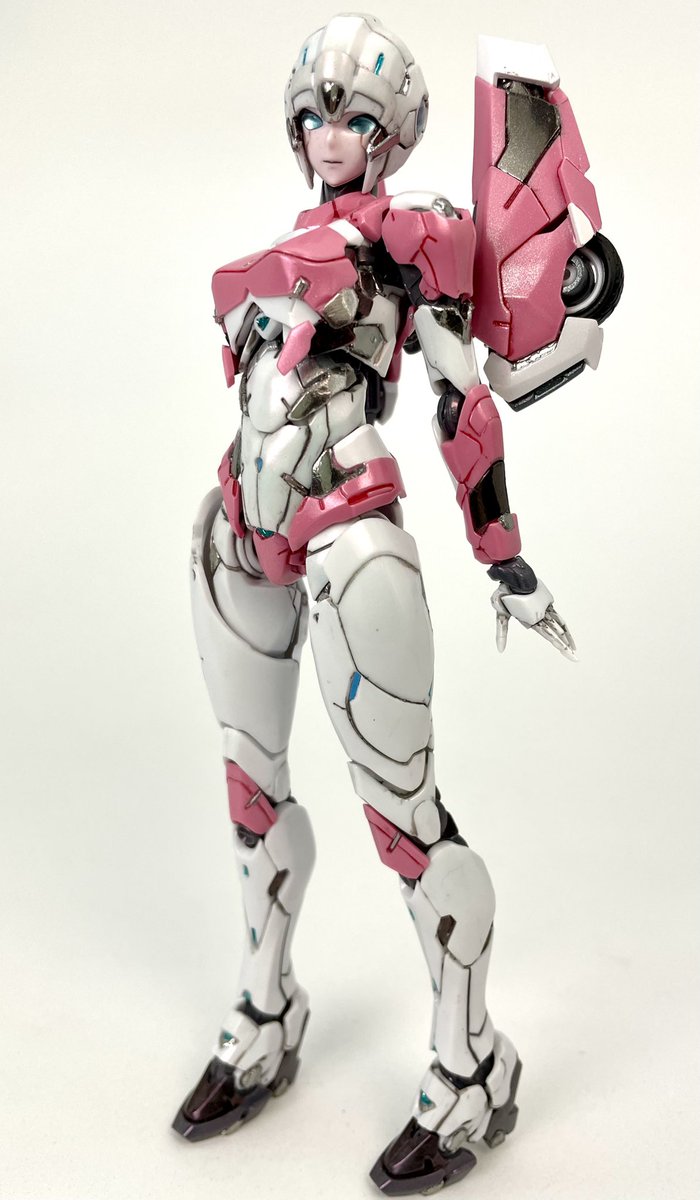 「FLAMETOYSプラモシリーズ、風雷模型「アーシー」これ作った人は間違いなく製」|井上純一（希有馬）『逆資本論』準備中のイラスト