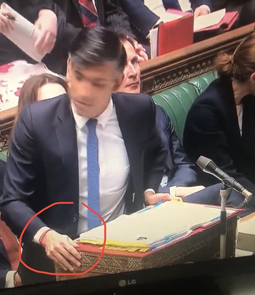 DarrenPlymouth's tweet image. Is Rishi Sunak wearing the red band of kabbalah?