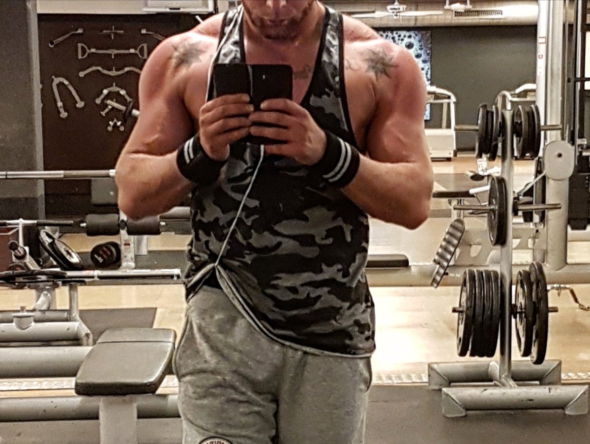 Nach 5 Jahren Pause durch verletzung und Zeit Mangel. 
Geht's ab heute wieder los... man wird ja nicht junger 😅
Mal schauen wie viele Wochen ich für die alte Form brauche,  denke so 3 🤣🤣🤣🤣🤪😭😭 #Motivation #Streamer