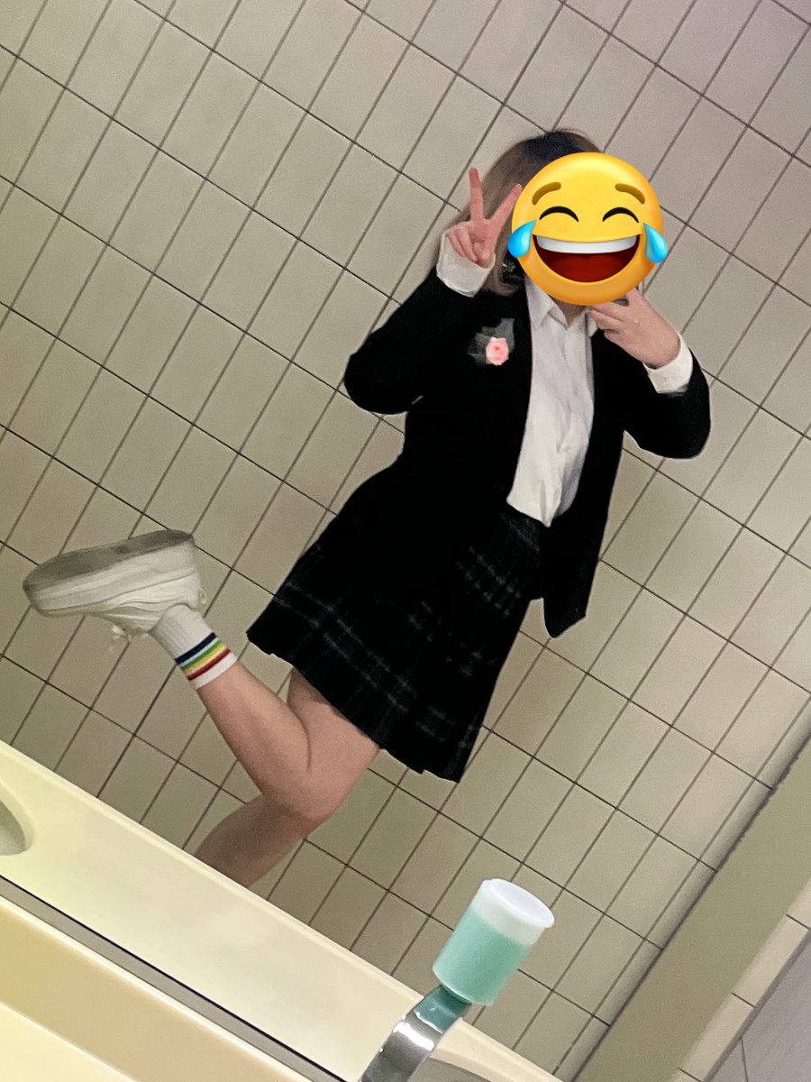 s2_hch_'s tweet photo. 高校を、卒業しました🎶
中学1年生から始めたTwitter、私はもう大学生になります🎶
皆様お元気にしておりますでしょうか🎶 https://t.co/4yBgZLSMrf