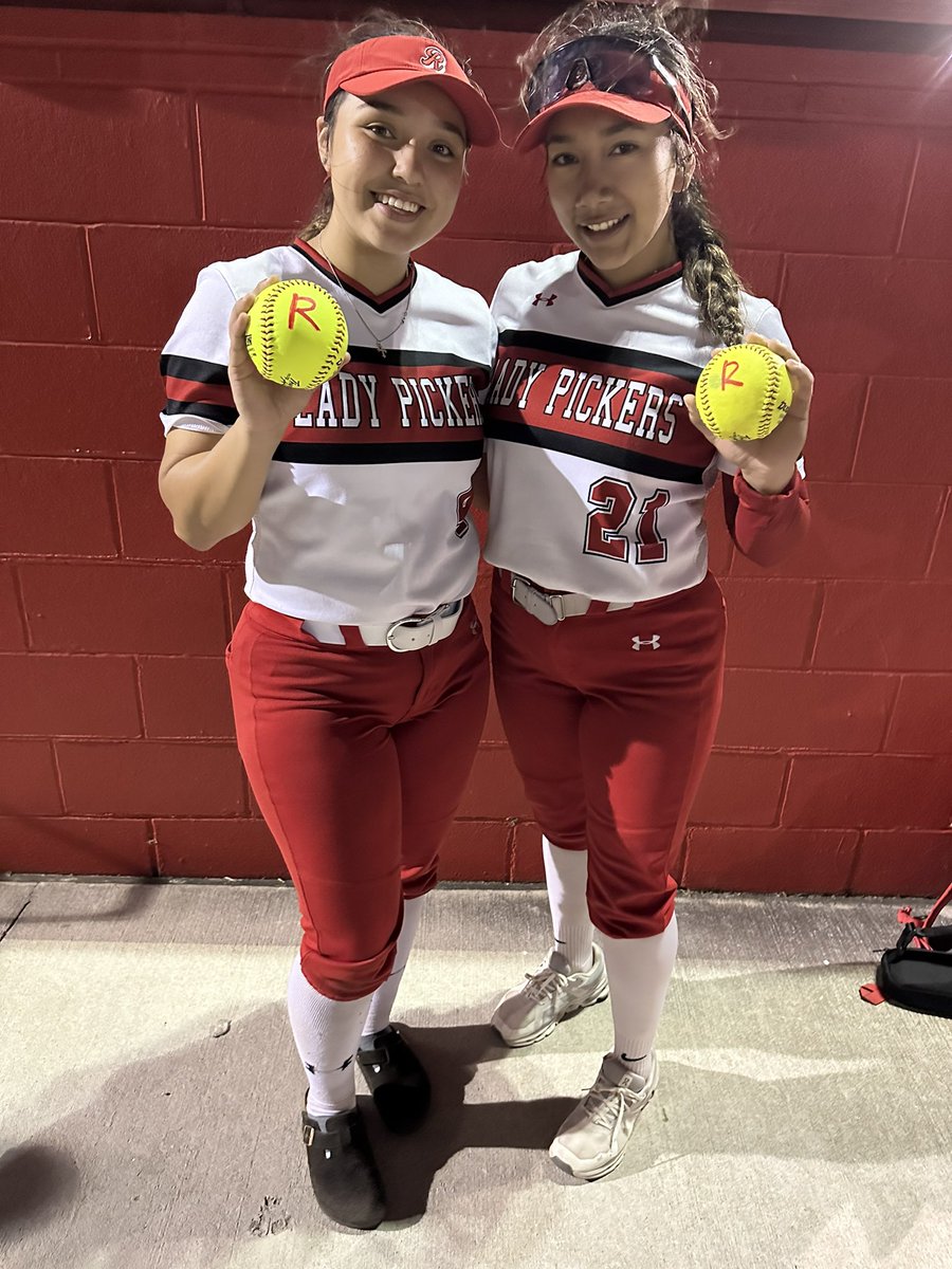 BACK TO BACK BOMBS by Ariel Flores &amp; Karina Trevino 💣💣

<a href="/arielflores3g/">Ariel Flores</a> <a href="/karinatrev06/">Karina Trevino</a>