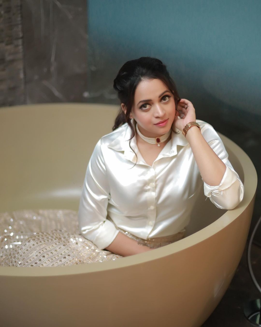 GInHJB8WgAAxeHq?format=jpg&name=large