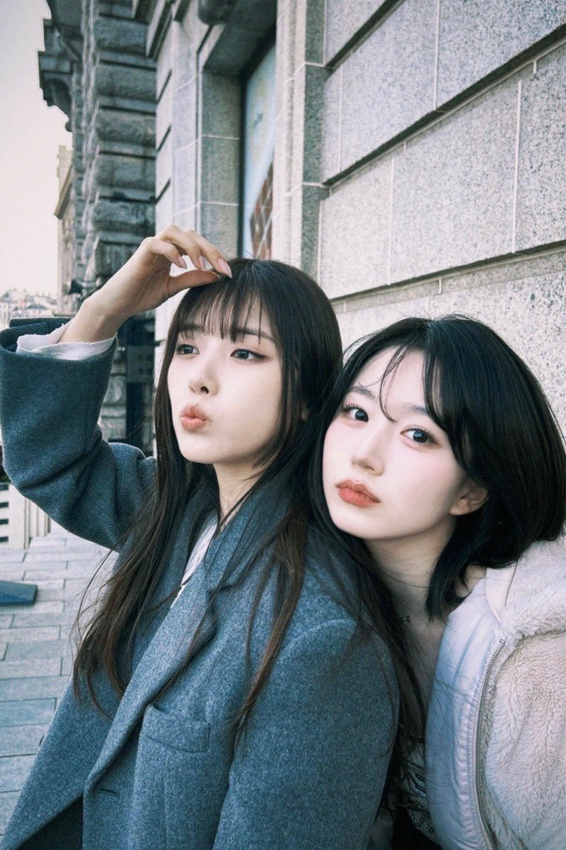 WE_NMIXX's tweet photo. 지우언니랑😝

#NMIXX #엔믹스
#해원 #HAEWON https://t.co/VbvqANHs28