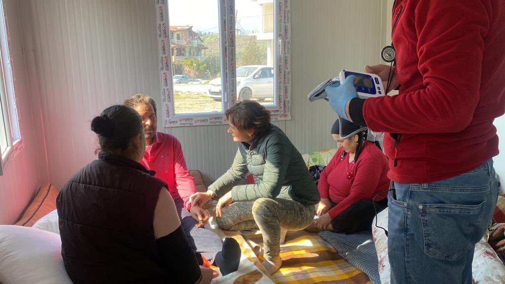 İyi günde, kötü günde depremde, afetlerde, her türlü zor koşullarda görev yapan meslektaşlarımın 14 Mart Tıp Bayramı kutlu olsun.. Hekimin ve sağlık çalışanlarının ülkelerinden gitmek zorunda bırakılmadığı, şiddetin geçmişte kaldığı bir gelecek mücadelesiyle… #14Mart