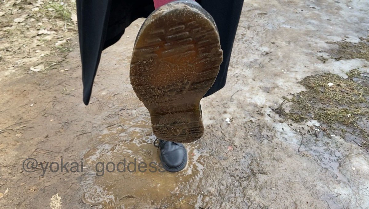 yokai_goddess's tweet photo. hey pigs, who’s the dirt eater there?

#dirtyboots #bootfetish #bootdomination #boothumiliation https://t.co/pp374o7nCZ