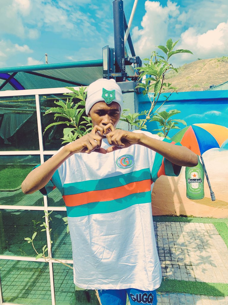 freshboo8's tweet photo. Cheers 🥂 to My 1000 million WOO Family🕺 You all are Amazing and Special People, ONE LOVE FAMS 💯🙏❤️✈️
Please anticipate My New Rap Music (Single) Soon Come. #SSHH 🤭🌹💐 https://t.co/58uQgpeluo