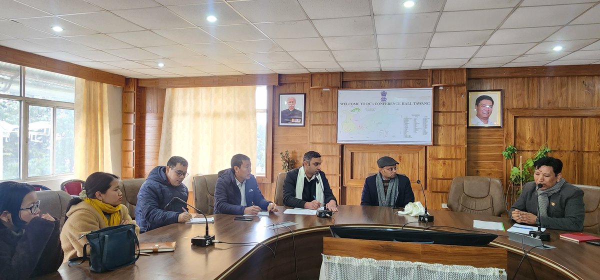 diprotawang's tweet photo. The Dy.Comptroller &amp; Auditor General(Local bodies) had an interactive meeting with PRI members,Member Secretaries &amp; PTAs of #GramPanchayats in DC conference hall this morning. PD DRDA Tawang @TenzinJambey4 briefed about the working of panchayat in Tawang district https://t.co/xFzvRysEIl
