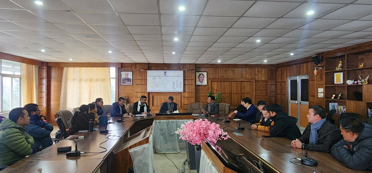 diprotawang's tweet photo. The Dy.Comptroller &amp; Auditor General(Local bodies) had an interactive meeting with PRI members,Member Secretaries &amp; PTAs of #GramPanchayats in DC conference hall this morning. PD DRDA Tawang @TenzinJambey4 briefed about the working of panchayat in Tawang district https://t.co/xFzvRysEIl