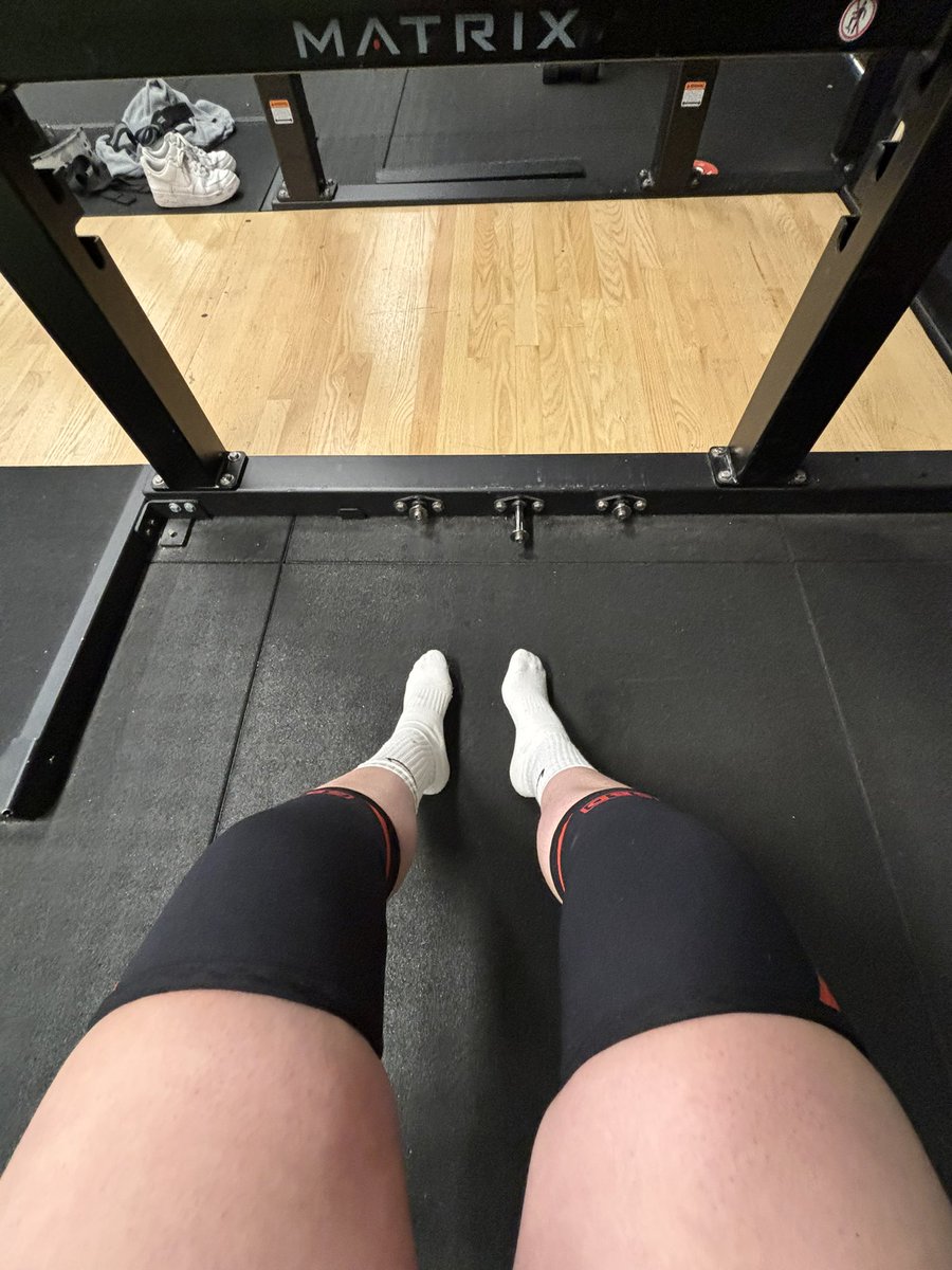 bellcicsi's tweet photo. yesterdays seshh, the weights are sm heavier in my new gym wth https://t.co/bpTiwdHEmf