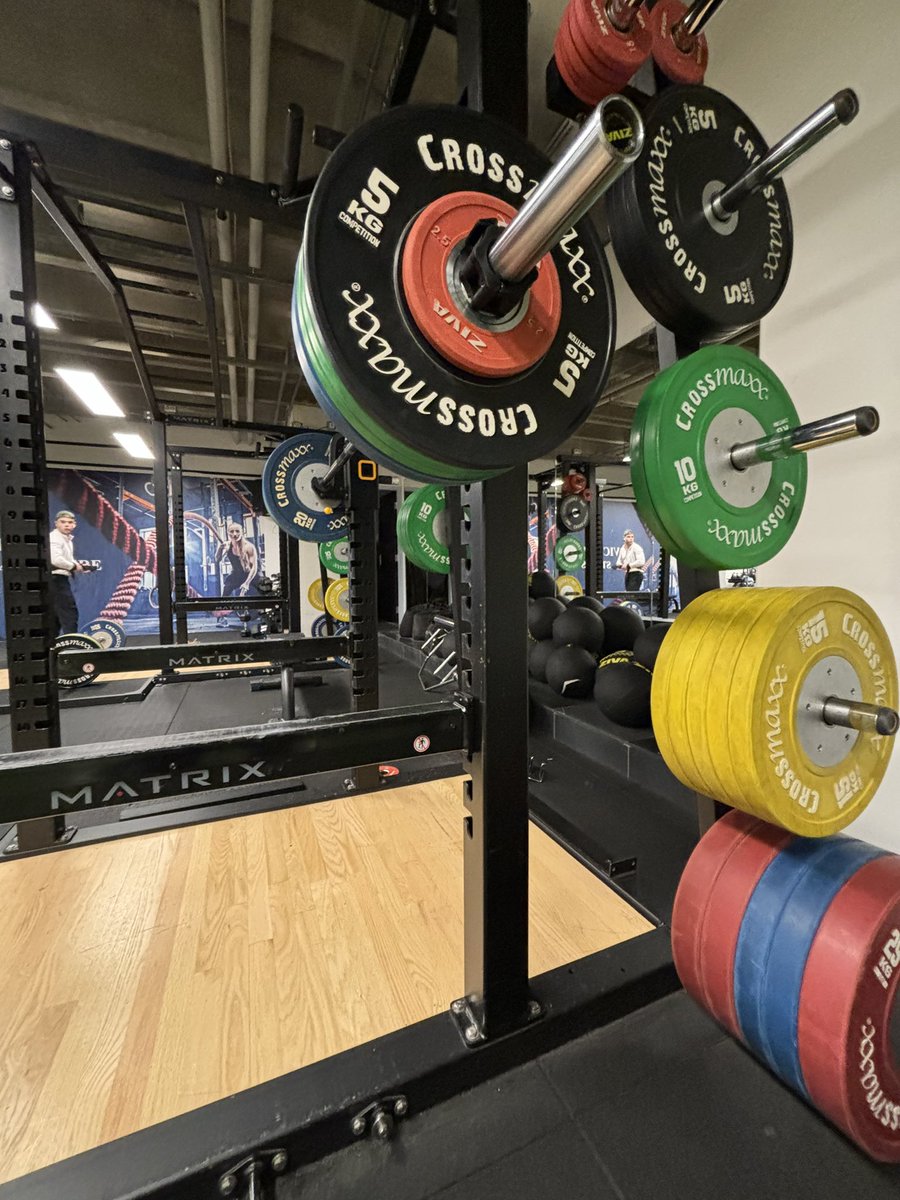 bellcicsi's tweet photo. yesterdays seshh, the weights are sm heavier in my new gym wth https://t.co/bpTiwdHEmf