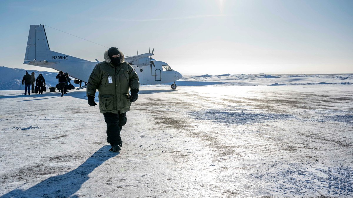 Roberto_yeager's tweet photo. Ya saben ustedes mi admiración por el #CASA C-212 #Aviocar, pues ahí le tienen, transportando el Secretario de Marina, Carlos del Toro, hasta Prudhoe Bay, en Alaska, dentro de la Operación #IceCamp 2024 https://t.co/phtyNNZJCn https://t.co/zB06MdxYbC