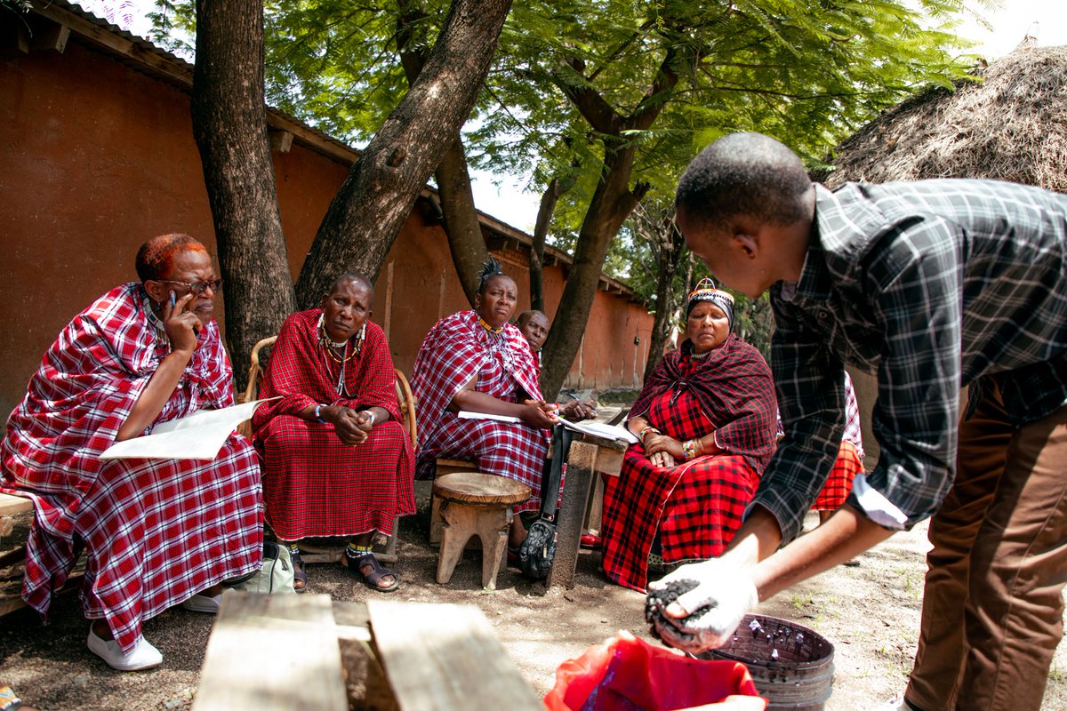 climatehubTz's tweet photo. Golden hours; young people leading transformative changes✨

By providing Maasai women with access to charcoal briquettes, we empower them to evade the harmful effects of traditional firewood, safeguarding both their health and the environment from pollution. https://t.co/jCpUB2R22h