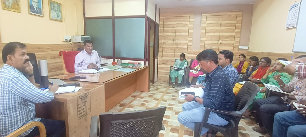 ಮಾ.13 ರಂದು ತಾಲ್ಲೂಕ ಪಂಚಾಯತ ಕಾರ್ಯಾಲಯದಲ್ಲಿ ಕಾರ್ಯನಿರ್ವಾಹಕ ಅಧಿಕಾರಿಗಳ ಅಧ್ಯಕ್ಷತೆಯಲ್ಲಿ ನರೇಗಾ ಯೋಜನೆಯ ಪ್ರಗತಿ ಪರಿಶೀಲನಾ ಸಭೆ ಜರುಗಿತು. ಗ್ರಾಮ ಕಾಯಕ ಮಿತ್ರರರು ಇದ್ದರು.
ಸಹಾಯಕ ನಿರ್ದೇಶಕರಾದ (ಗ್ರಾ.ಉ) ತಾಂತ್ರಿಕ ಸಂಯೋಜಕರು ಹಾಗೂ ಸಹಾಯಕರು, ಎಮ್.ಐ.ಎಸ್. ಸಂಯೋಜಕರು, ಐಇಸಿ ಸಂಯೋಜಕರು BFTs, ಗ್ರಾಮ ಕಾಯಕ ಮಿತ್ರರರು ಇದ್ದರು.
