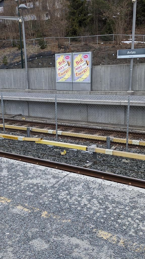 bendik_s's tweet photo. @Ruter God morgen. Jeg tenkte kanskje dere ville være interessert i at det ser slik ut på Avløs stasjon. 😏 https://t.co/EJZ3SNRVof