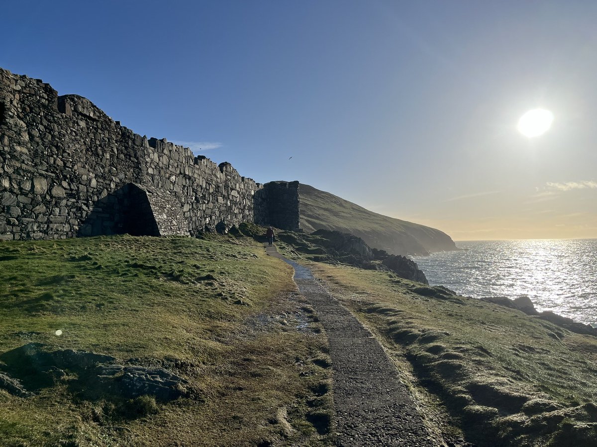 matackermann's tweet photo. Il est de ces lieux qui sont indescriptibles et possèdent ce je ne sais quoi qui vous habite plusieurs semaines après les avoir quittés. L’île de Man est de ces lieux. Un voyage peuplé de sourire et d’une énergie singulière et réjouissante. Hâte d’y revenir #voyage #iledeman https://t.co/hZ33MXtRVy