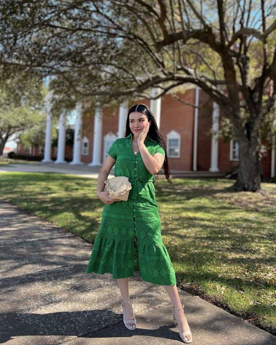 chic_wish's tweet image. 🌿Refresh your wardrobe with our Greenery in Spring Dress! ✨Featuring intricate eyelet detailing and charming frills, it's the perfect blend of chic and feminine.💚@euniceandradee 

Shop now: chicwish.com/greenery-in-sp…

#chicwish #dress #springdress #ootd