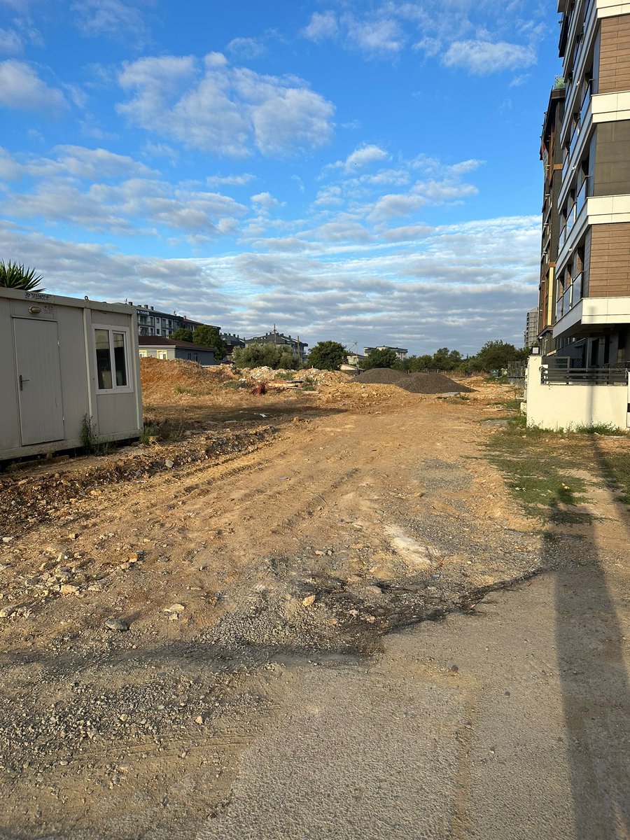 Sayın başkanım  iskanlı bina yolumuz yok Tuzla Postane mahallesi İlbey sokak Yurdagül apartman no :8 Tuzla /İstanbul   
6 aydır 20 tane dilekçe verdik hiç birisi sonuçlanmadı. Devletin resmi yolu Yardımlarınız bekliyoruz.
<a href="/TuzlaBelediyesi/">Tuzla Belediyesi</a> <a href="/aktuzla/">AK Parti Tuzla</a> 
<a href="/drsadiyazici/">Dr. Şadi Yazıcı</a>