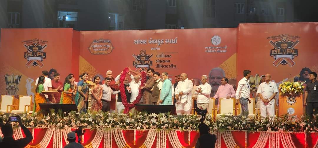 darshnavaghela_'s tweet image. વેજલપુર વિધાનસભાના આંગણે કેન્દ્રીય ગૃહ- સહકાર મંત્રી અને ગાંધીનગર લોકસભાના લોકપ્રિય સાંસદ શ્રી @AmitShah જી ની પ્રેરણાથી ગાંધીનગર પ્રીમિયર લીગ #GLPL ટૂર્નામેન્ટની ફાઈનલ મેચનો શુભારંભ મુખ્યમંત્રી શ્રી @Bhupendrapbjp જી,(1/2)