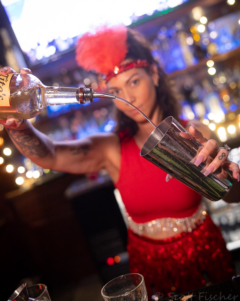 RicksFortWorth's tweet photo. Feeling thirsty? I've got the perfect drink for you tonight at Rick's. See you there! 🥃💋 #Ricks #ThirstyThursdays #fyp #mixologist https://t.co/LVzHQ2qzbC