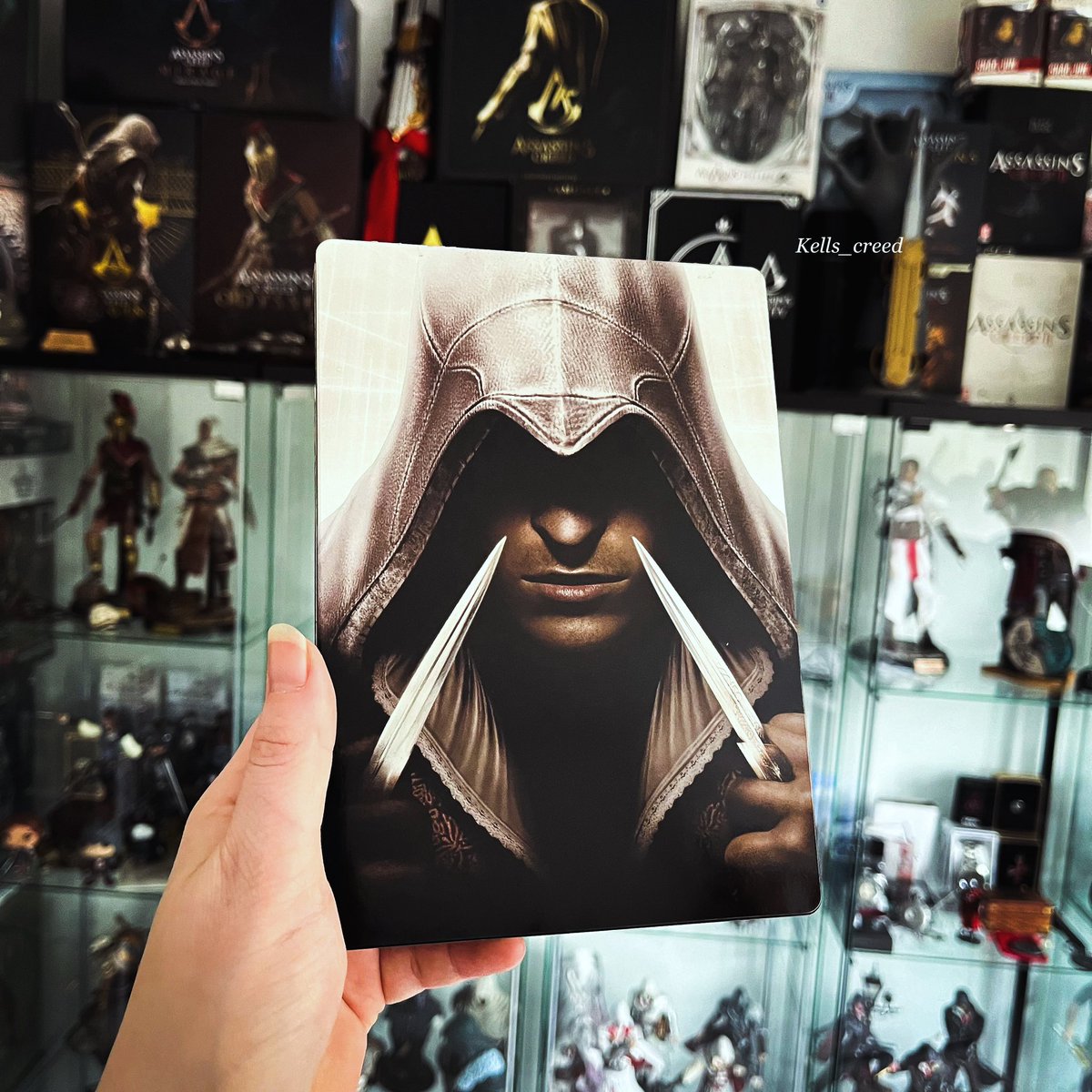 Goodmorning Assassins🖤 It’s Ezio’s steelbook for today’s post💪🏼 Must be one of my favourites😍 Just looks so pretty🥹🖤 Do you collect steelbooks? 💥 Have a great day Assassins💪🏼 #AssassinsCreed #EzioAuditore