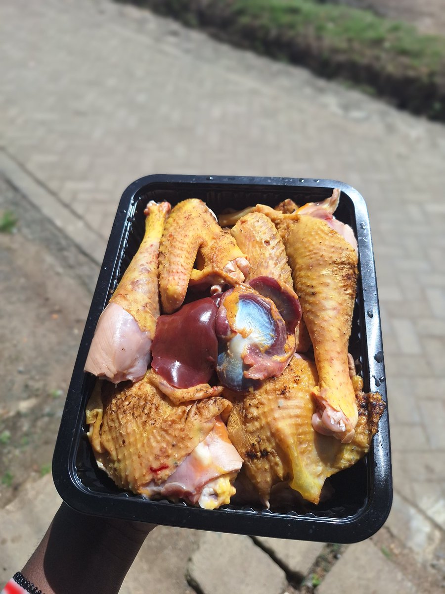 kienyeji_'s tweet photo. This is a 1.4kg jogoo at 1500. https://t.co/G4wJP2O1KL