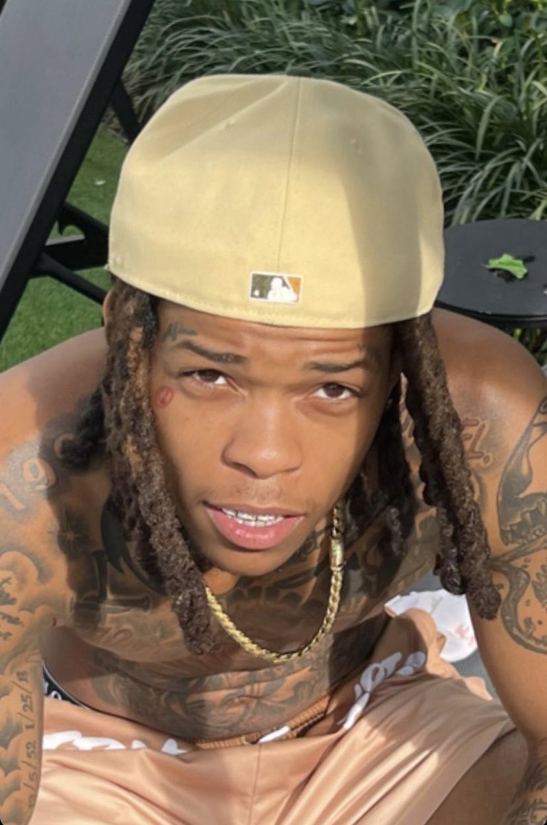 ynwsource's tweet photo. Free U!!! Mr Hold It Down 🤫🤝🏽 #Solid https://t.co/K32zzBUMXk