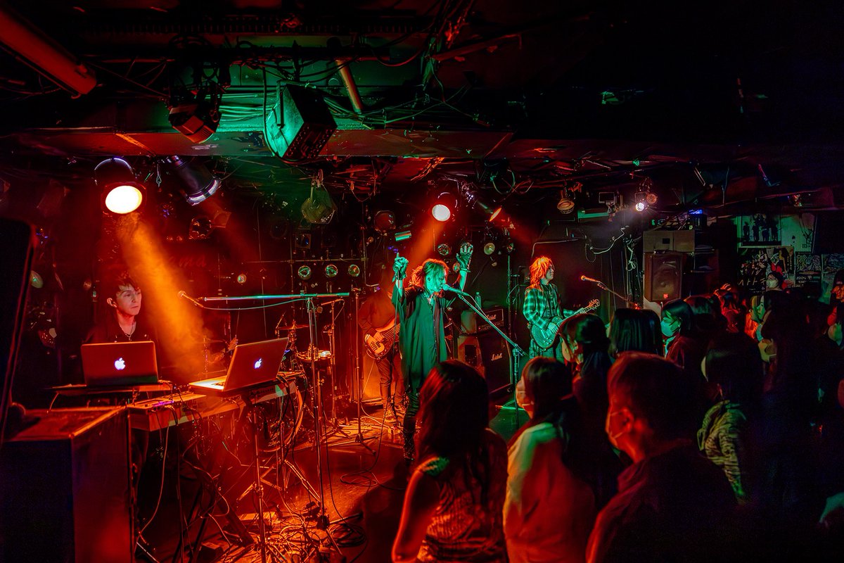 mandahfrenot's tweet image. In the music industry, there are bands that manage to capture the essence of a genre and catapult it into a unique dimension. Japanese trio NUL. is one of them. Live-report is 🆙 👇🏼 
•——————•
🔗 visualmusicjapan.com/report/nul-hit…
🏷️ #NUL | #VMJ