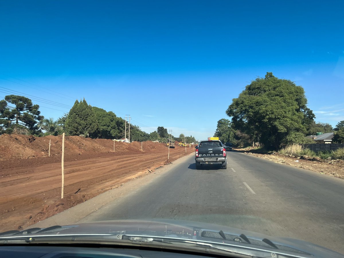 Yesterday I drove to Westgate through Lomagundi Road now renamed Nemakonde. The road is being expanded because of the new parliament and the supposedly new city. What caught my eye is the space on the left of this picture which is being used for expansion. You see, the colonials…