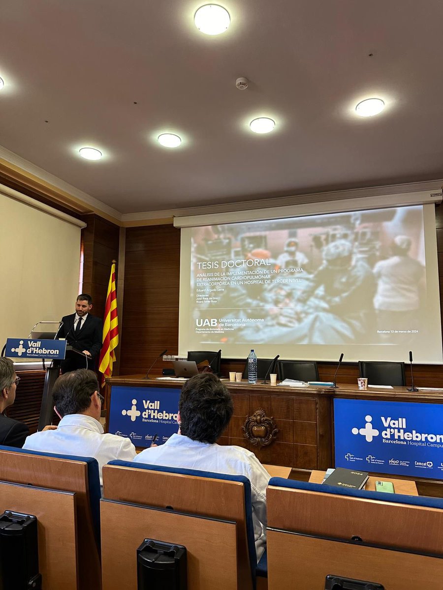 Presentació de la tesi doctoral del Dr.<a href="/EduardArgudo/">Eduard Argudo</a>. Implementació del programa de reanimació cardiopulmonar extracorpòria. Ha sigut mereixedora de la qualificació d'excel·lent. Gran reconeixement a la dedicació i esforç de tot l'equip.<a href="/ferrer_ricard/">Ricard Ferrer</a>  <a href="/jrdelbrio/">Jordi Riera</a> <a href="/VHIR_/">Vall d'Hebron Institut de Recerca</a>  #ECPR
