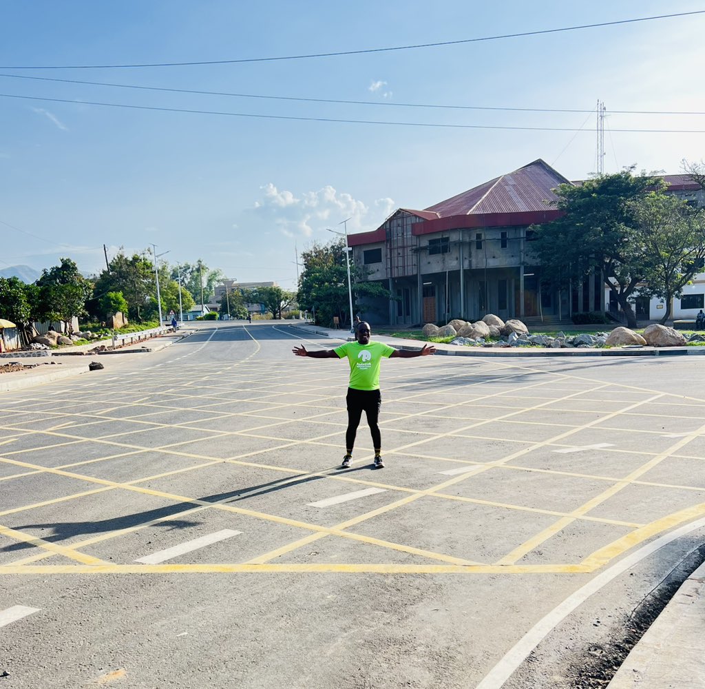 namaraallan's tweet image. Testing the 5km fun run in the Rwenzori city. @wekesa_amos @JuliusNkuraija The city is well lit at night and ready.
#UgTukoWapi @Comrade_Otoa i missed catching you here in Kasese.