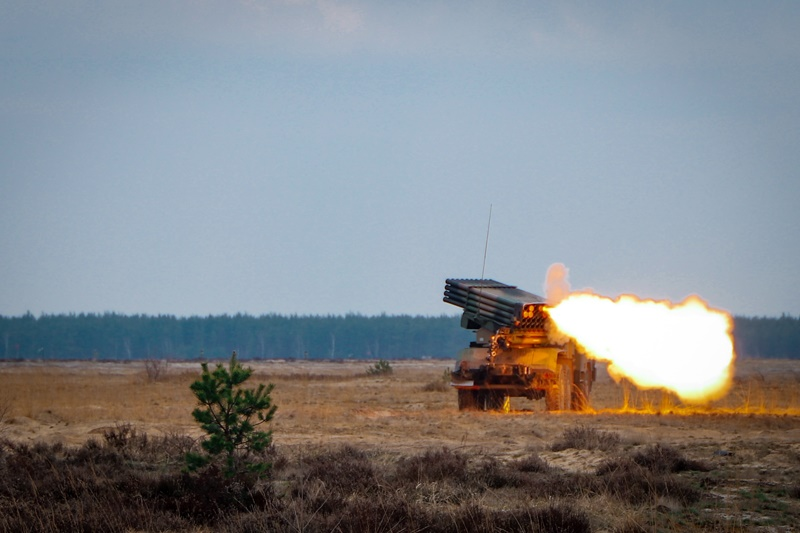 Polska_Zbrojna's tweet photo. Z wyrzutni rakietowych w piechotę i stanowiska dowodzenia przeciwnika. W Żaganiu szkolili się przyszli oficerowie artylerii @MON_GOV_PL @AWL_Wroc
https://t.co/lMHOJzAHWV https://t.co/xN3ddb9HE3