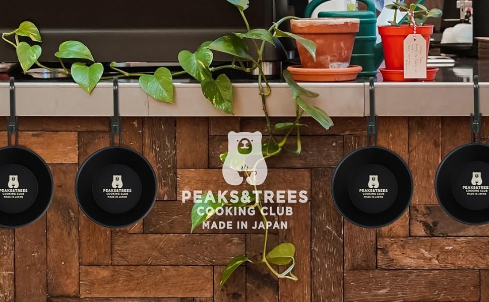 ステンレス製シェラカップです。カラーはシックで大人な雰囲気がかっこいいブラック。内側底面にはPEAKS&amp;TREESオリジナルのかわいいクマの柄入りとなっております。
amzn.to/3PRXStU