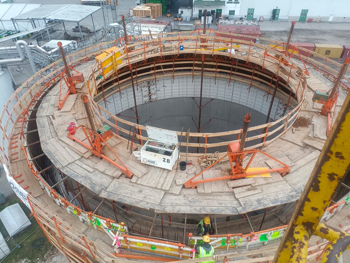 RSBFormwork's tweet image. Baufortschritt in Kröllendorf ... wieder ein Abschnitt betoniert! 💪👷

#rsbformwork #faulturm #kläranlage #kletterschalung #arbeitsbühne #sicherheit #beton #ingenieurbau #vorspannung #vorgespannt