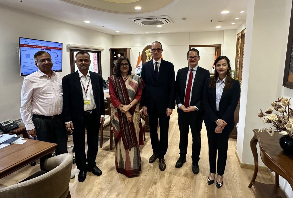 Productive discussions about Indo-Swiss collaboration in #railways #technology. Great to represent Swiss Business Hub in the dialogue between Swiss Ambassador Dr Heckner, Chair &amp; CEO of Railway Board Ms Jaya Varma Sinha &amp; senior members of her team <a href="/SwissEmbassyIND/">Embassy of Switzerland in India and Bhutan</a> <a href="/RailMinIndia/">Ministry of Railways</a>