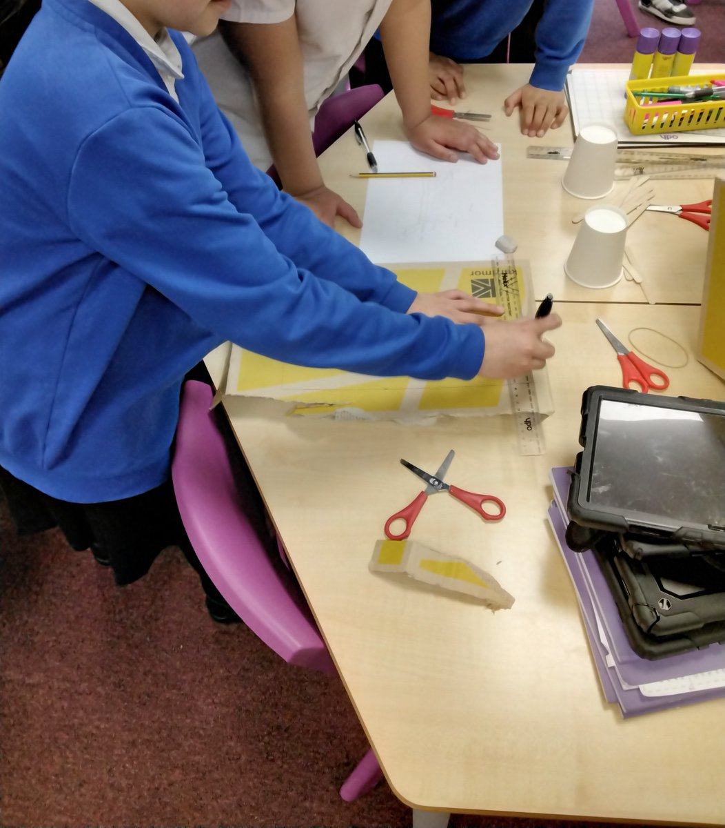 DeltaParkView's tweet image. Class 4 had lots of fun yesterday designing and making their bridges out of recycled materials for the Delta competition. Working in groups, they were all competing to win but who has made the strongest bridge? We will find out today! #PVPA #DeltaScienceWeek24 #BSW24