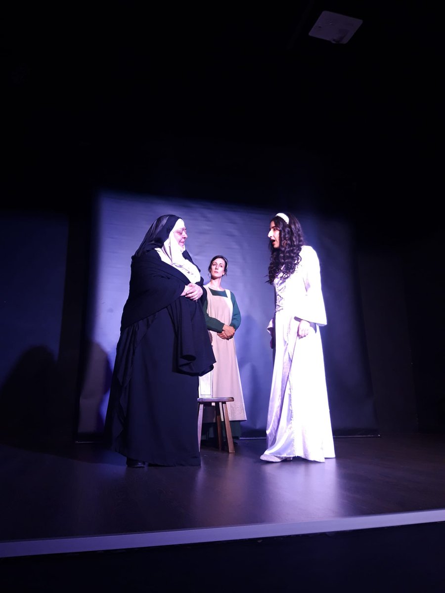 IesMMolina's tweet photo. Una jornada más de teatro. Los alumnos de 3º ESO en una representación de La Celestina. Gracias @Estudio2Galiana https://t.co/jckMaNwWxY