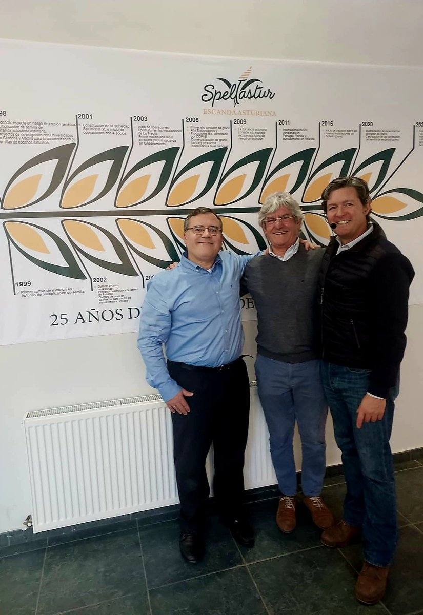 kriesgo's tweet photo. Que alegría y orgullo de evento 25 aniversario @Speltastur ESCANDA ASTURIANA compartido con familia y amistades en Sotiello #Lena enhorabuena @fernandofarpon y equipo y gracias a @lluisnel y a @ChemaFida y a @CarmenCriesgo por la ayuda #escanda #Asturias https://t.co/278tr6LU2W