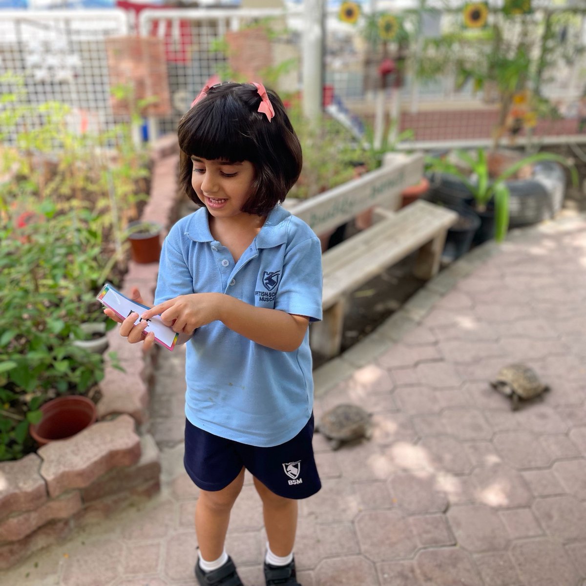 BSMuscatFS1's tweet image. As part of #worldbookweek, FS1 kids had a blast hunting for words in the garden! They found words and practiced reading them. It was super exciting! 📚🌿 #readingfun #FS1 #EYFS