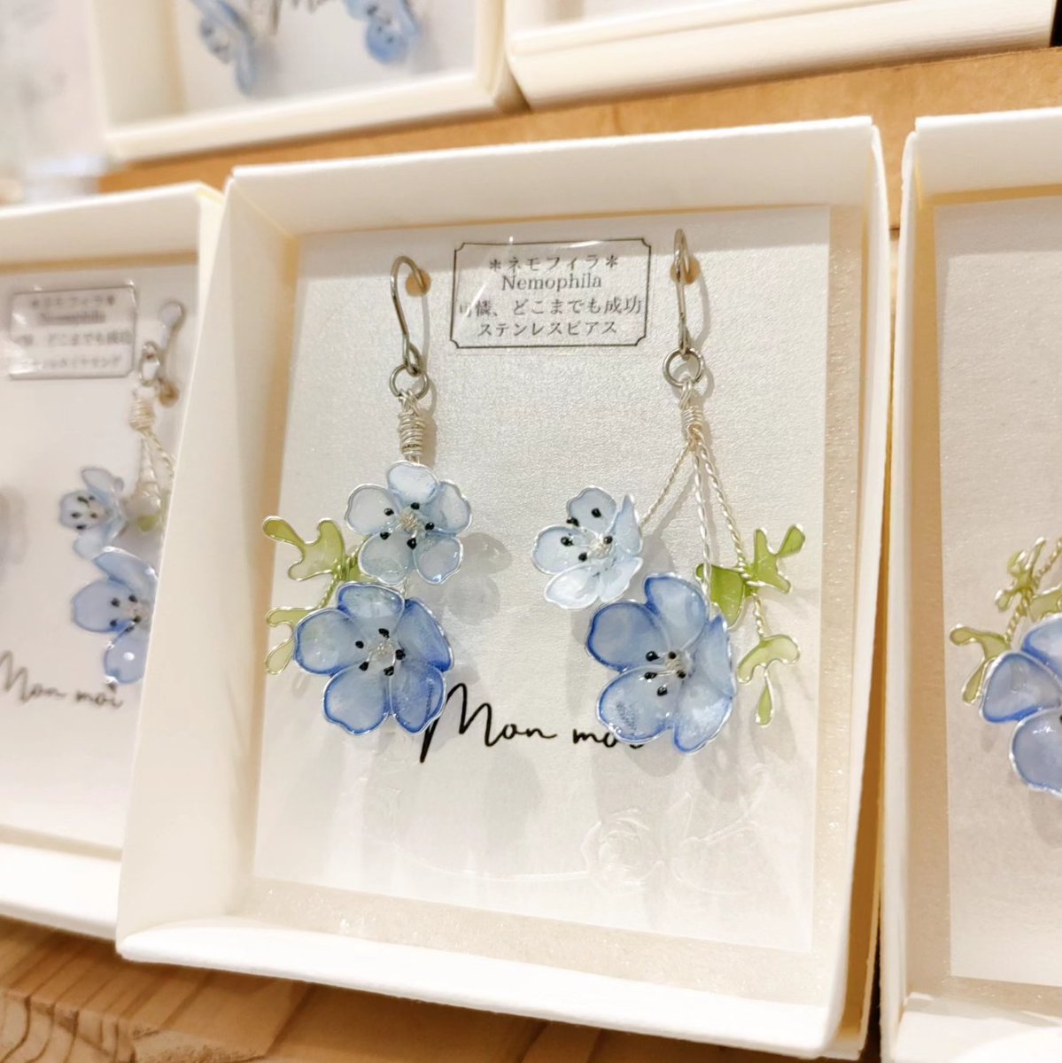 HMG_WP's tweet photo. 🌸 #ハンドメイドガーデンズ 🌸
#サンシャインシティ池袋 #アルパ 1F

#monmoi 
ネモフィラや桜モチーフの季節ぴったり新作アイテムが入荷しております💕限定のネモフィラカラーの薔薇必見です👀🌹

#ハンドメイド #hmg_cm
#handmade #accessories #kawaii
#souvenir #japan
#ikebukuro #sunshine https://t.co/3nbLkCmuzz