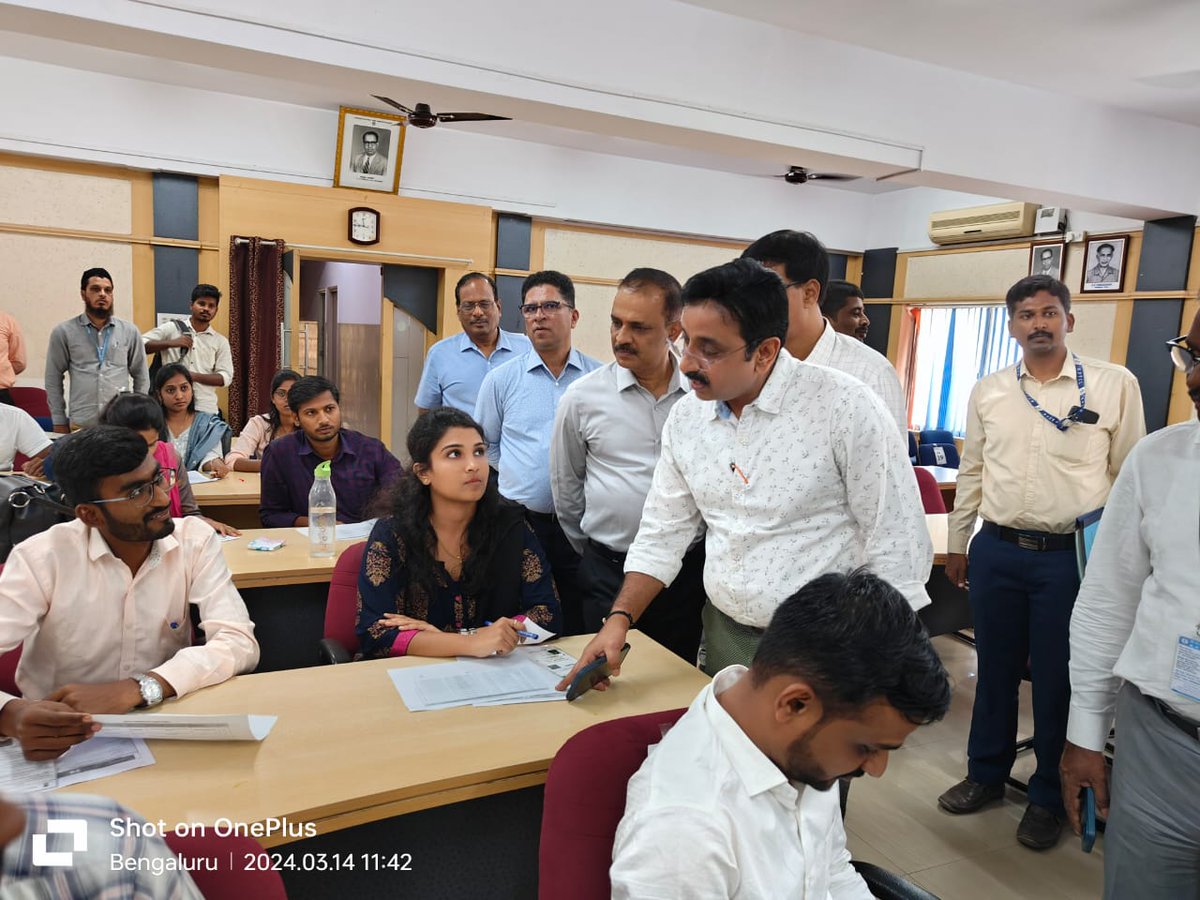 kptcl_official's tweet photo. ಕೆ. ಪಿ. ಟಿ. ಸಿ. ಎಲ್/ ಎಸ್ಕಾಮ್ ಗಳಲ್ಲಿ ಖಾಲಿ ಇದ್ದ ಸಹಾಯಕ ಎಂಜಿನಿಯರ್ ( Elec. ಮತ್ತು civil) ಹಾಗೂ ಕಿರಿಯ ಎಂಜಿನಿಯರ್ ( Elec. ಮತ್ತು civil) ಹುದ್ದೆಗಳಿಗೆ  ನೇಮಕಾತಿ ಪ್ರಕ್ರಿಯೆಯನ್ನು ಪೂರ್ಣಗೊಳಿಸಿದ್ದ ಕೆ. ಪಿ. ಟಿ. ಸಿ. ಎಲ್ ಇಂದು  ಬೆಂಗಳೂರಿನಲ್ಲಿ  384 ಅಭ್ಯರ್ಥಿಗಳ ಸಂದರ್ಶನ ಆರಂಭಿಸಿದ್ದು,  ಆಯ್ಕೆಗೊಂಡ ಅಭ್ಯರ್ಥಿಗಳಿಗೆ https://t.co/sXSfUlt9rz