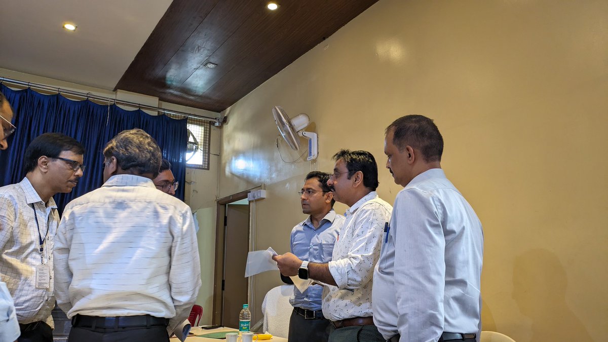 kptcl_official's tweet photo. ಕೆ. ಪಿ. ಟಿ. ಸಿ. ಎಲ್/ ಎಸ್ಕಾಮ್ ಗಳಲ್ಲಿ ಖಾಲಿ ಇದ್ದ ಸಹಾಯಕ ಎಂಜಿನಿಯರ್ ( Elec. ಮತ್ತು civil) ಹಾಗೂ ಕಿರಿಯ ಎಂಜಿನಿಯರ್ ( Elec. ಮತ್ತು civil) ಹುದ್ದೆಗಳಿಗೆ  ನೇಮಕಾತಿ ಪ್ರಕ್ರಿಯೆಯನ್ನು ಪೂರ್ಣಗೊಳಿಸಿದ್ದ ಕೆ. ಪಿ. ಟಿ. ಸಿ. ಎಲ್ ಇಂದು  ಬೆಂಗಳೂರಿನಲ್ಲಿ  384 ಅಭ್ಯರ್ಥಿಗಳ ಸಂದರ್ಶನ ಆರಂಭಿಸಿದ್ದು,  ಆಯ್ಕೆಗೊಂಡ ಅಭ್ಯರ್ಥಿಗಳಿಗೆ https://t.co/sXSfUlt9rz
